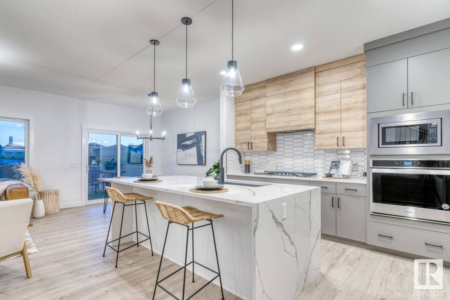 Edmonton, AB T6W5K5,2331 159 ST SW