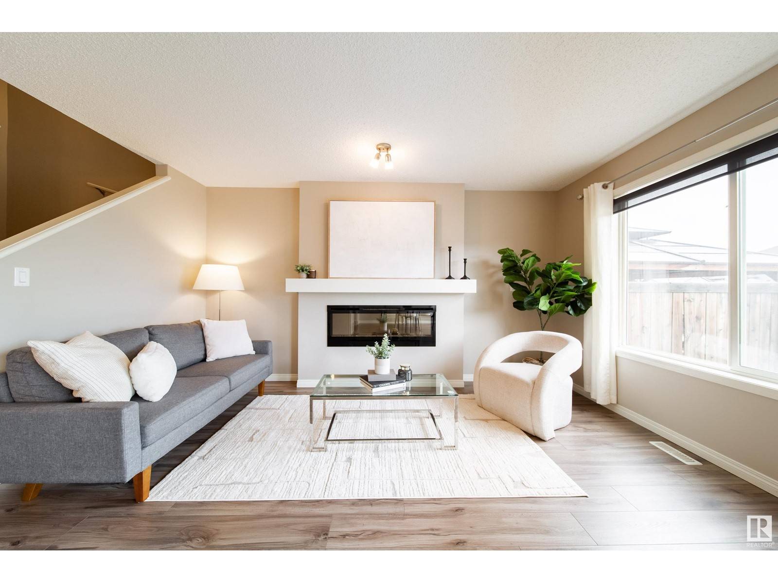 Edmonton, AB T6X1S6,7705 24 AV SW