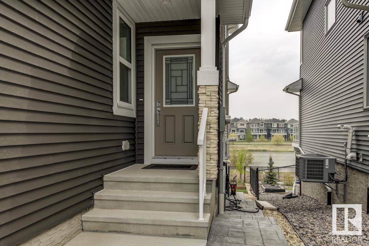 Edmonton, AB T6W4P2,16213 32 AV SW