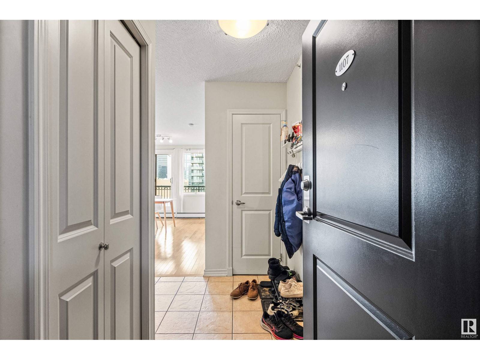 Edmonton, AB T5J1A7,#1107 10180 104 ST NW