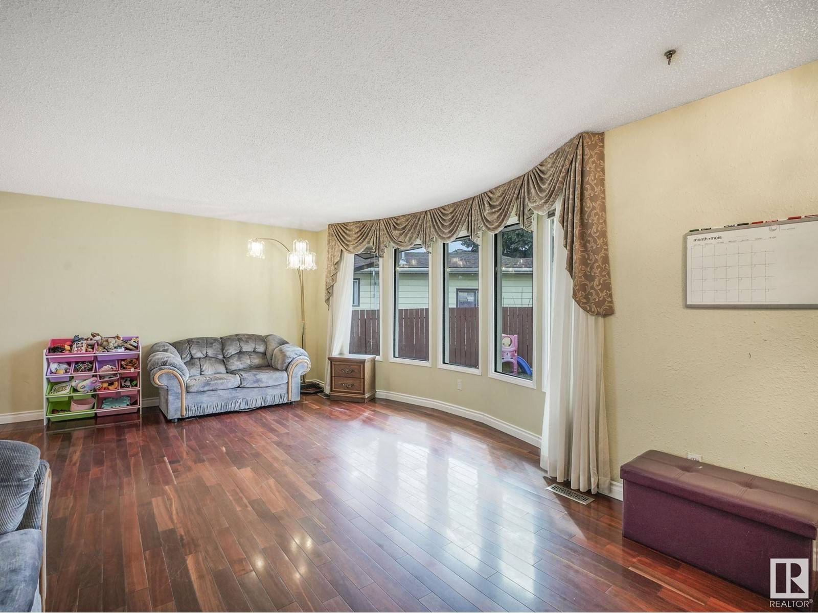 Edmonton, AB T5T2S8,18409 62B AV NW