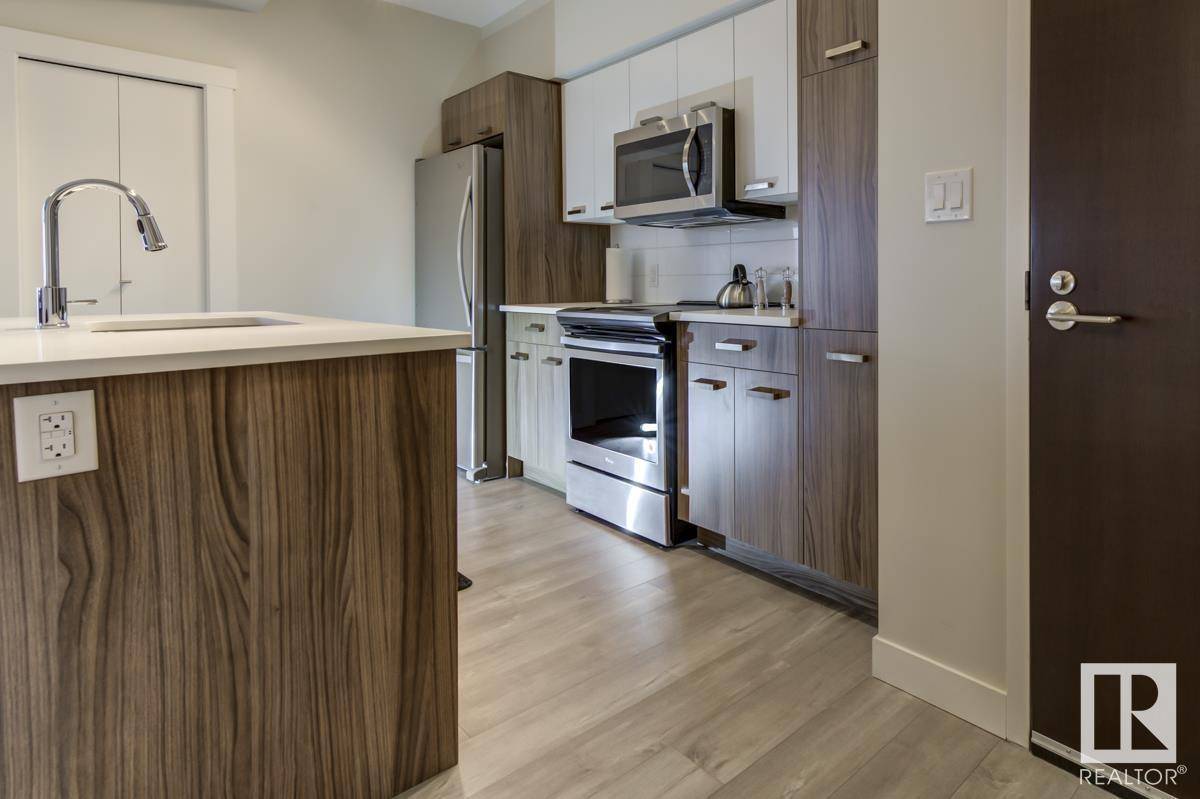Edmonton, AB T5J0E9,#1707 10410 102 AV NW