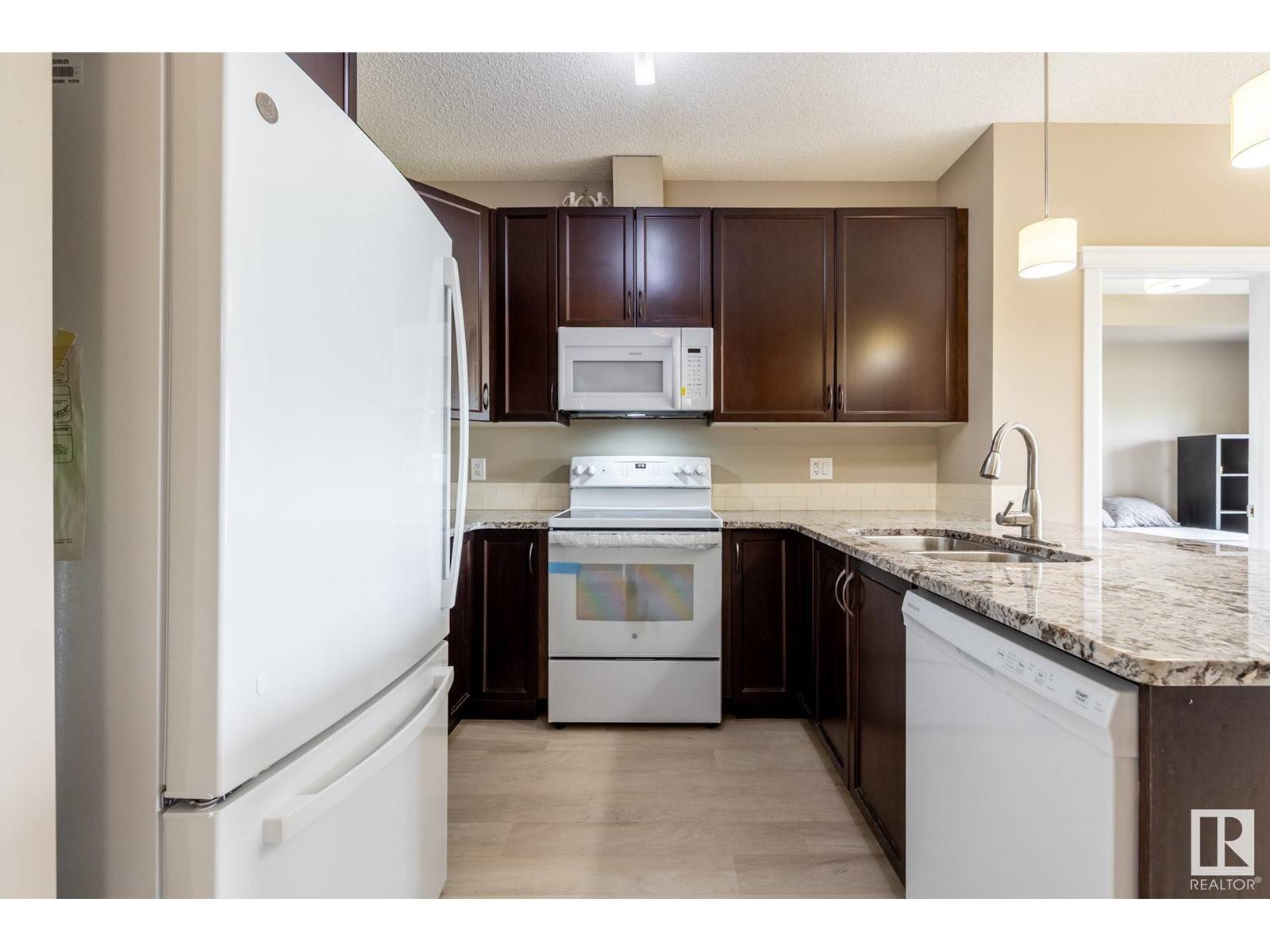 Edmonton, AB T6W2C3,#413 3715 WHITELAW LN NW