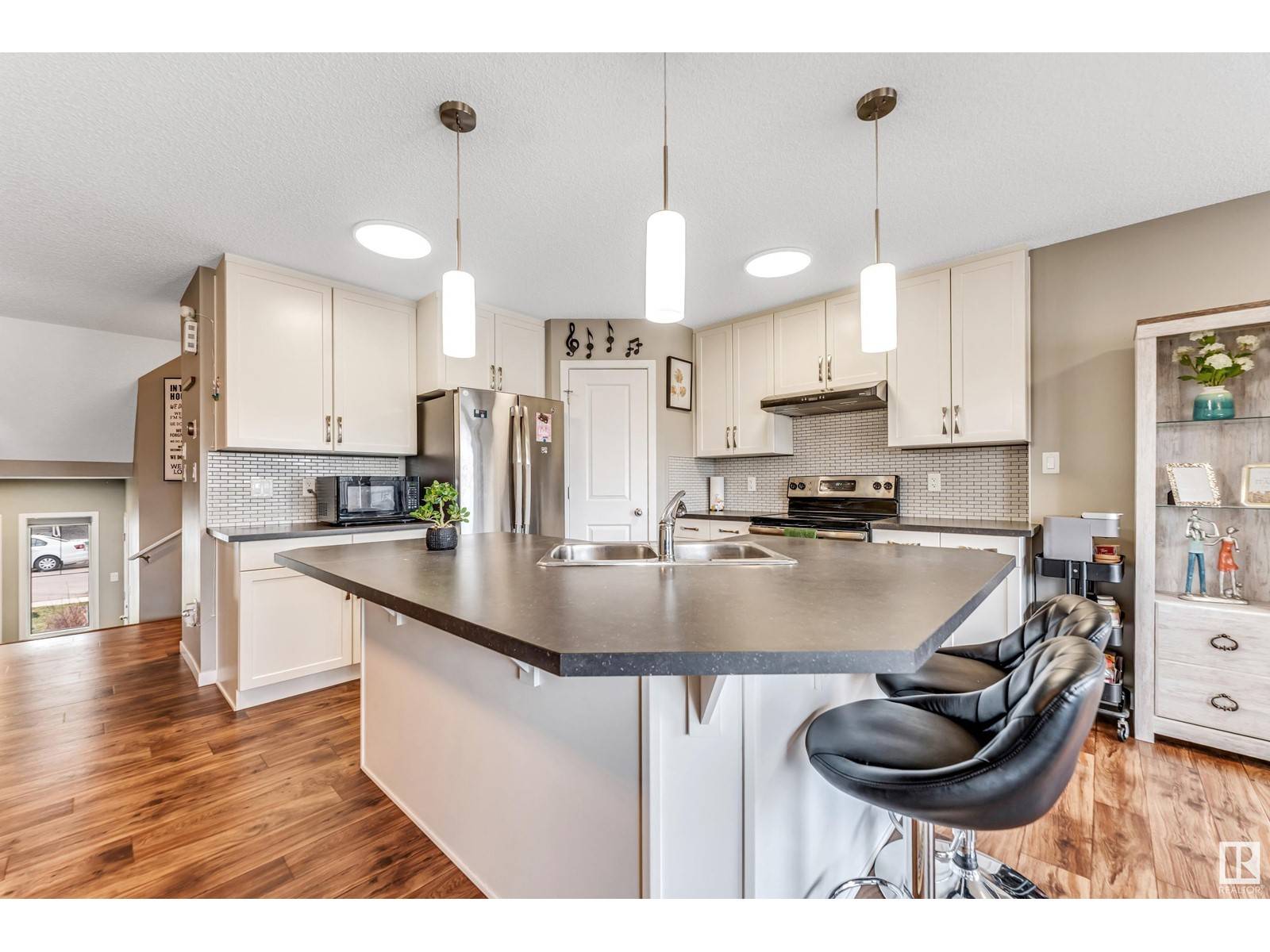Edmonton, AB T6X2J9,2769 CHOKECHERRY PL SW