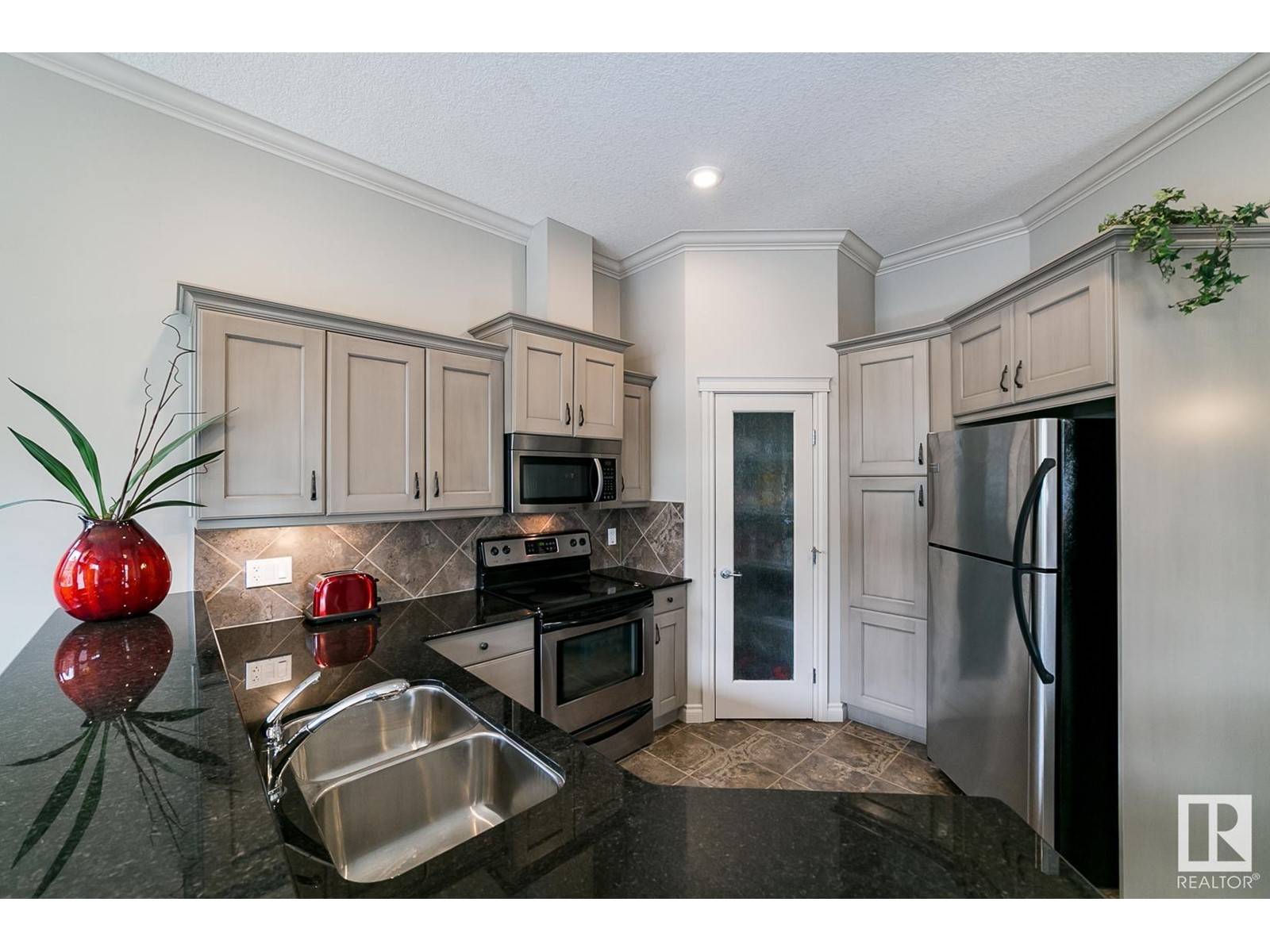 Edmonton, AB T6W1X1,#21 12610 15 AV SW