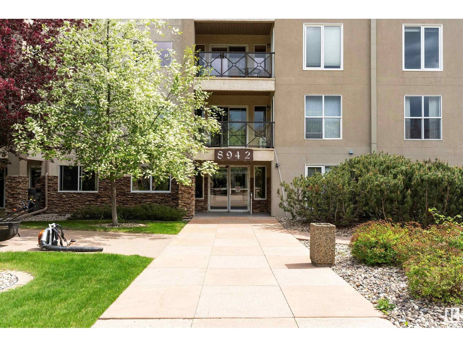 Edmonton, AB T5R5Z5,#205 8942 156 ST NW