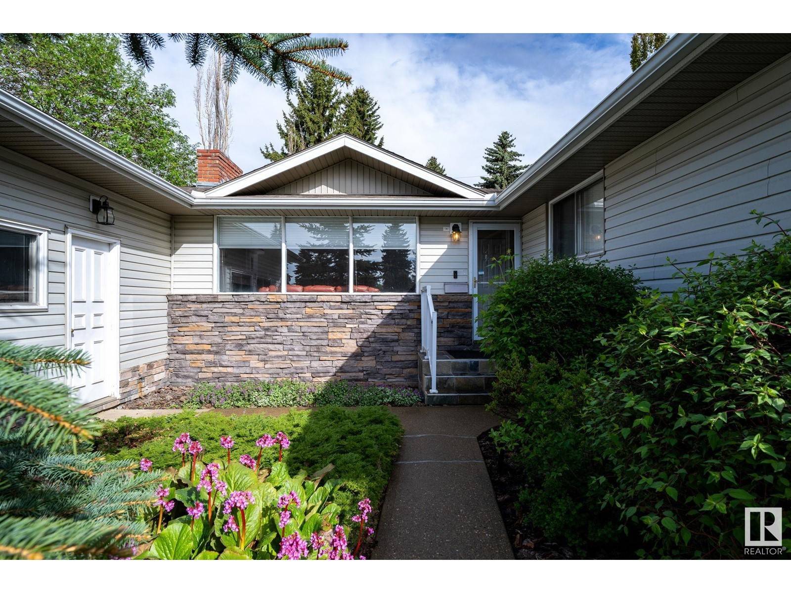 Edmonton, AB T5R0P9,7608 143A ST NW