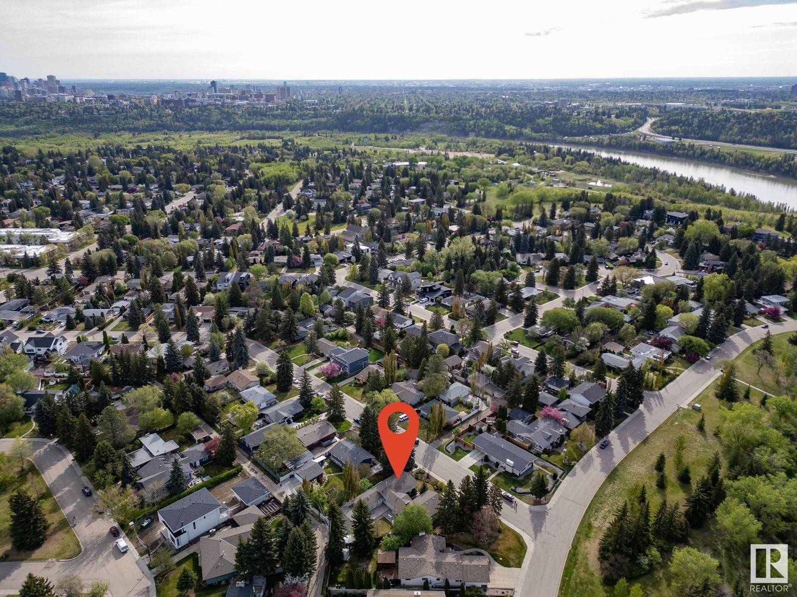 Edmonton, AB T5R0P9,7608 143A ST NW