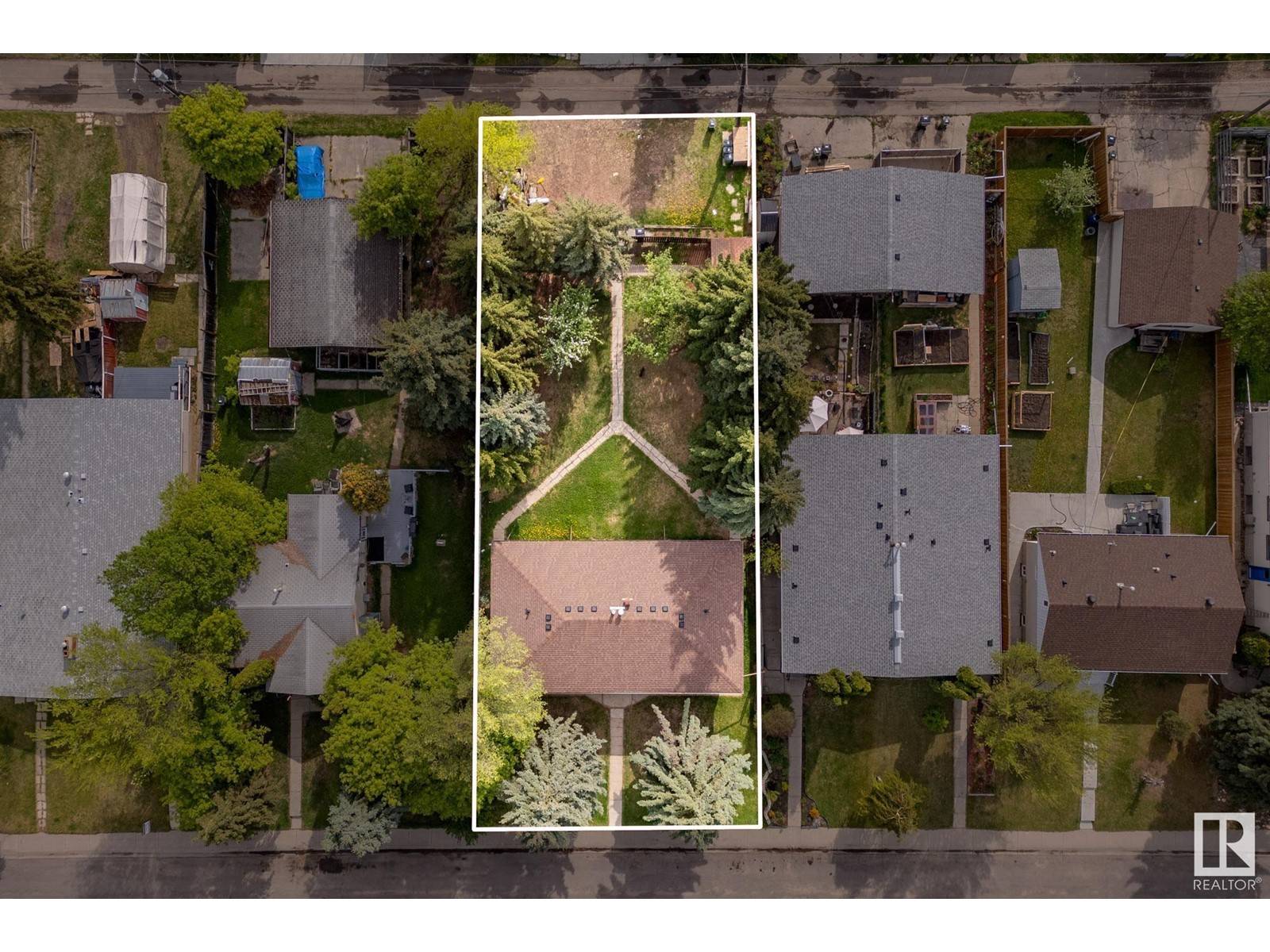 Edmonton, AB T5R1L9,8741 152 ST NW