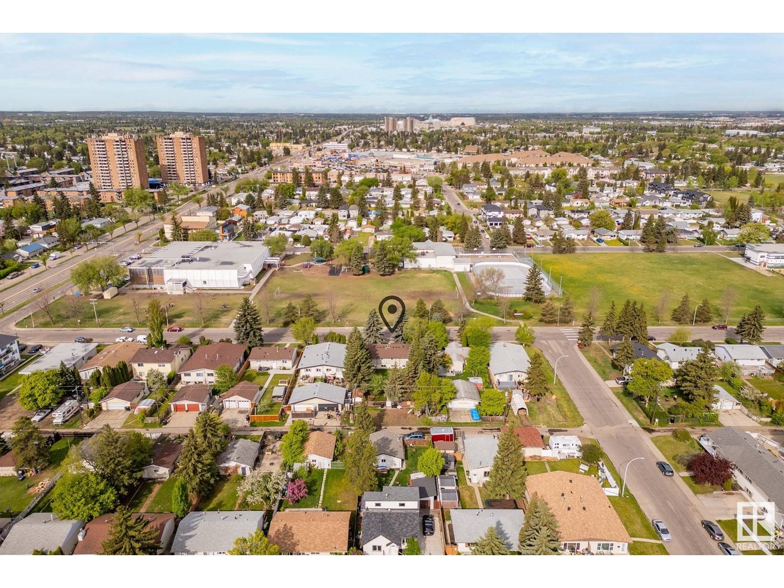 Edmonton, AB T5R1L9,8741 152 ST NW