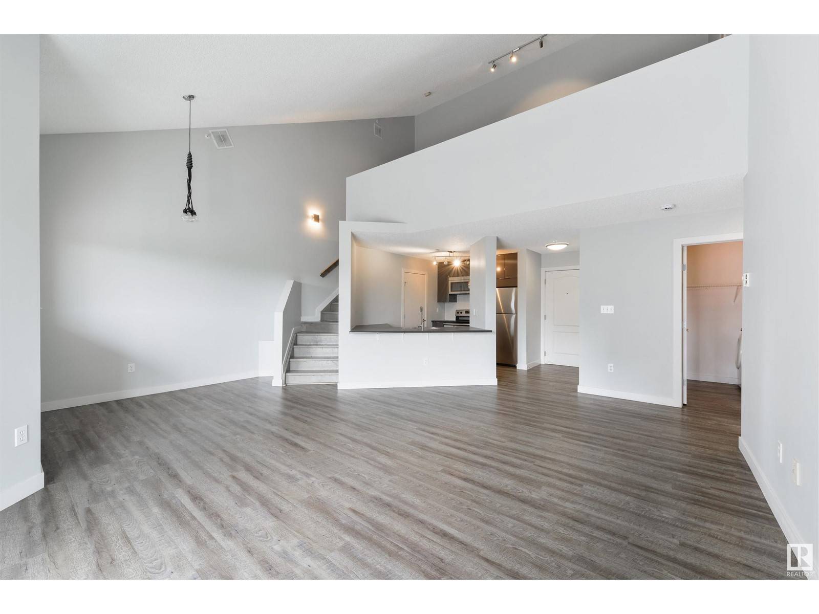 Edmonton, AB T5K1X5,#409 10153 117 ST NW