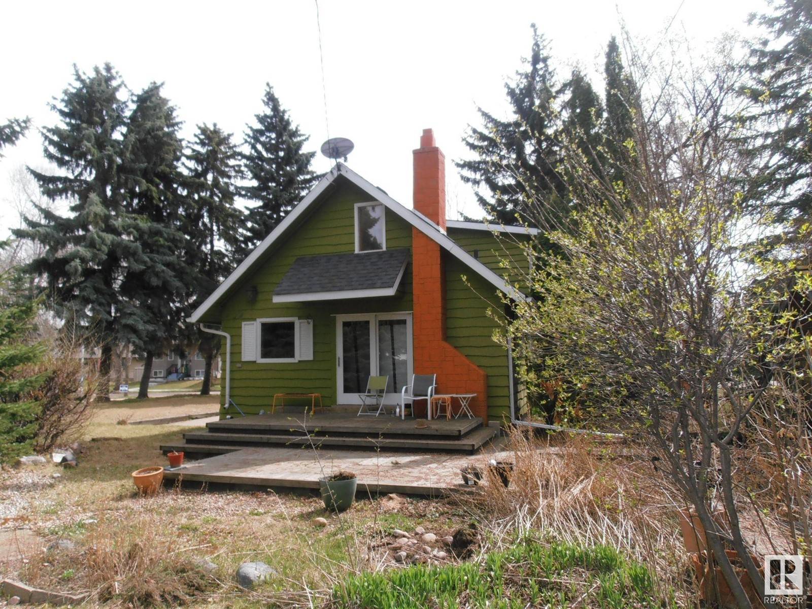 Edmonton, AB T5W0M6,3830 112 AV NW