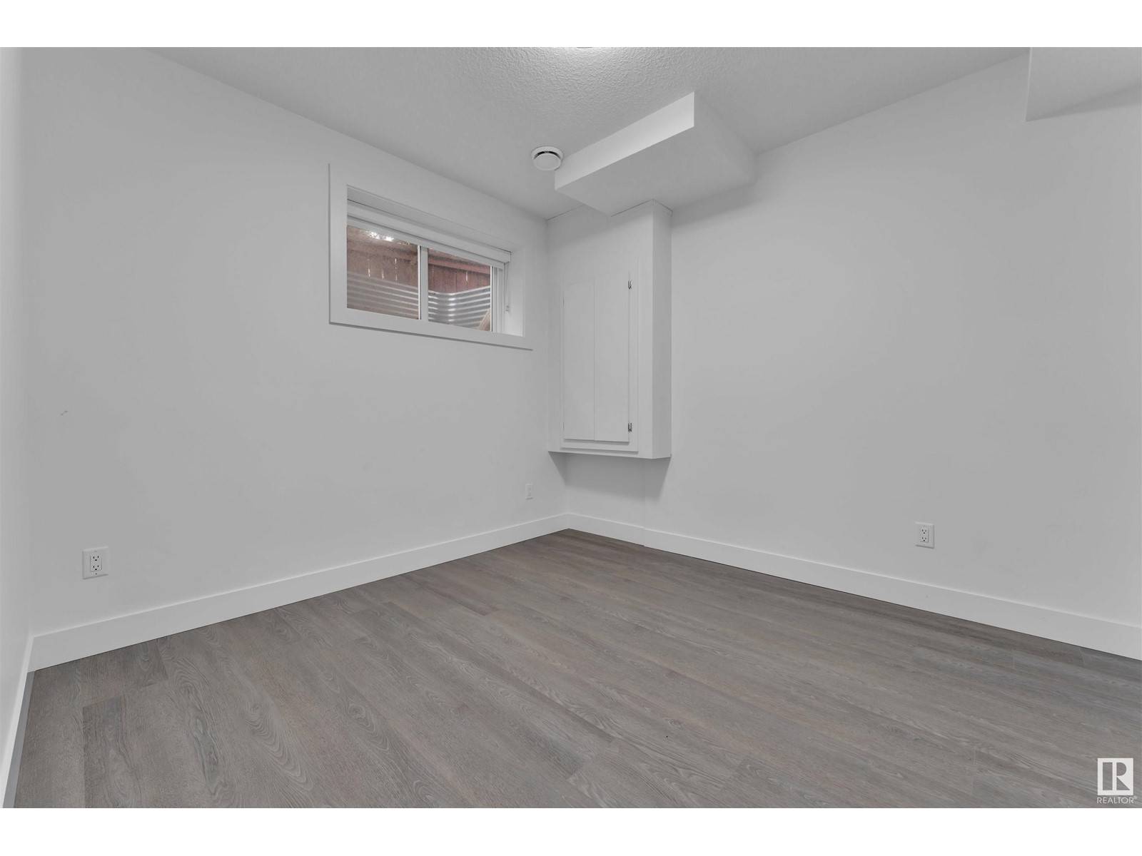 Edmonton, AB T6C0B5,7540 81 AV NW