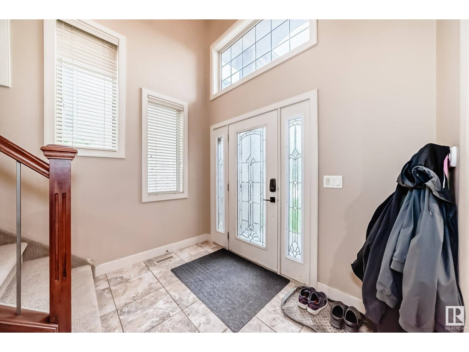 Edmonton, AB T5X6J3,11015 178 AV NW