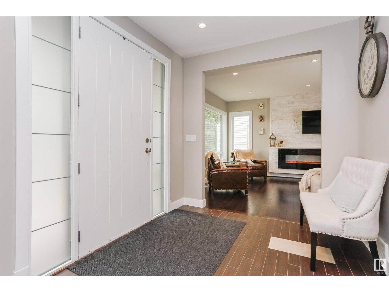 Edmonton, AB T6G0C3,10949 73 AV NW