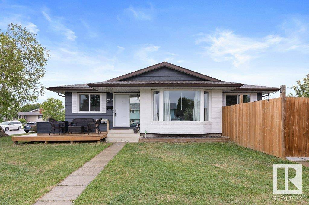 Edmonton, AB T5C2X8,7312 150 AV NW