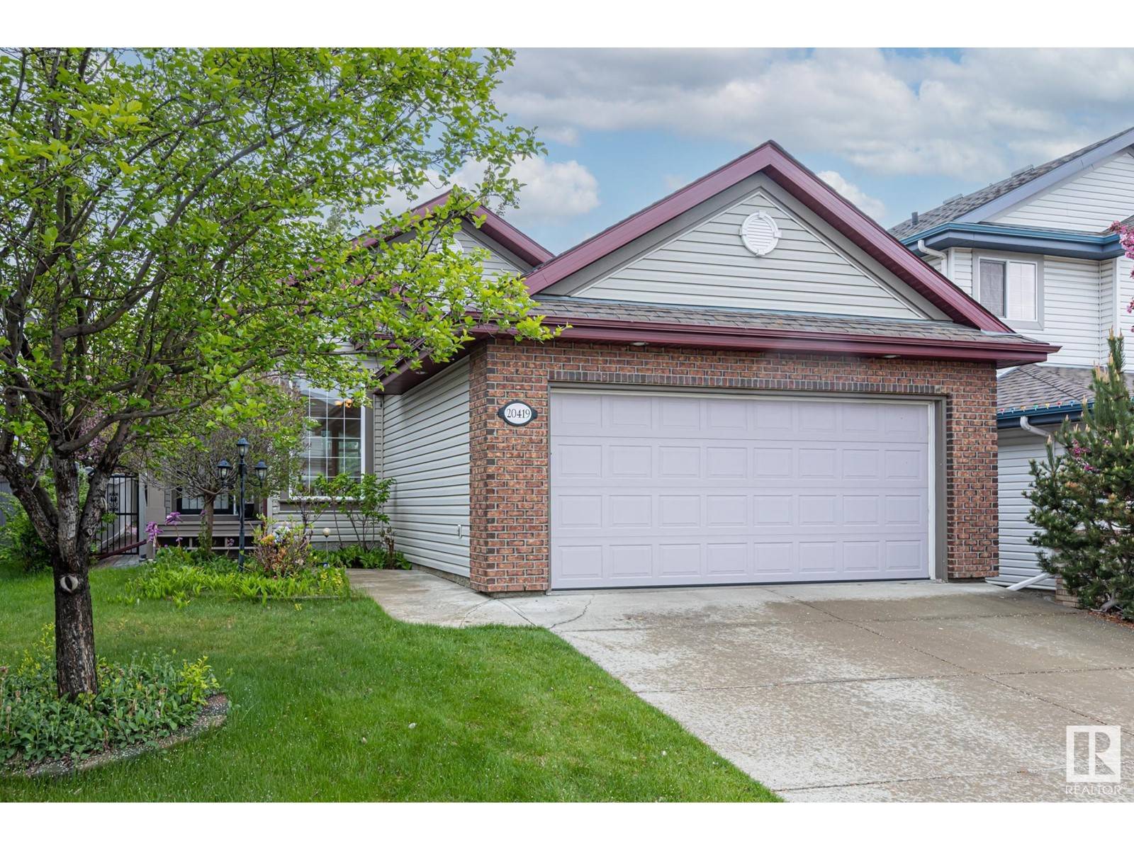 Edmonton, AB T6M2Z5,20419 60 AV NW