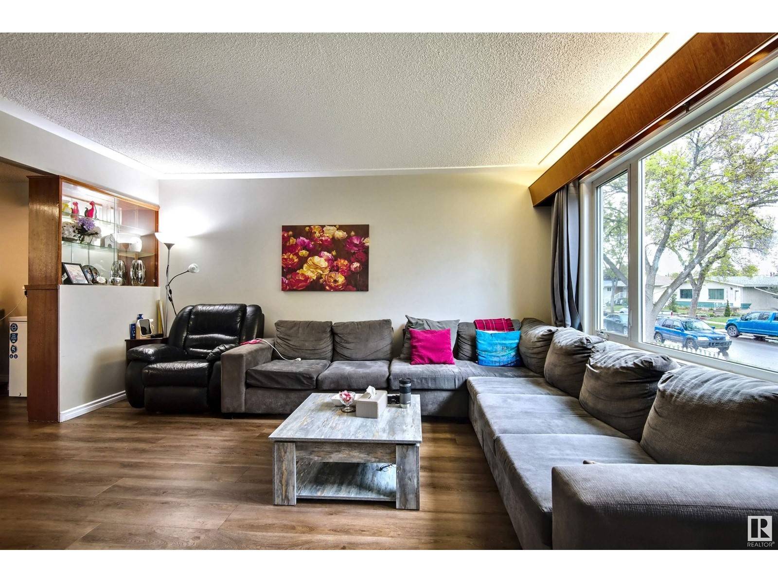 Edmonton, AB T6H4B2,13008-13010 102 ST NW