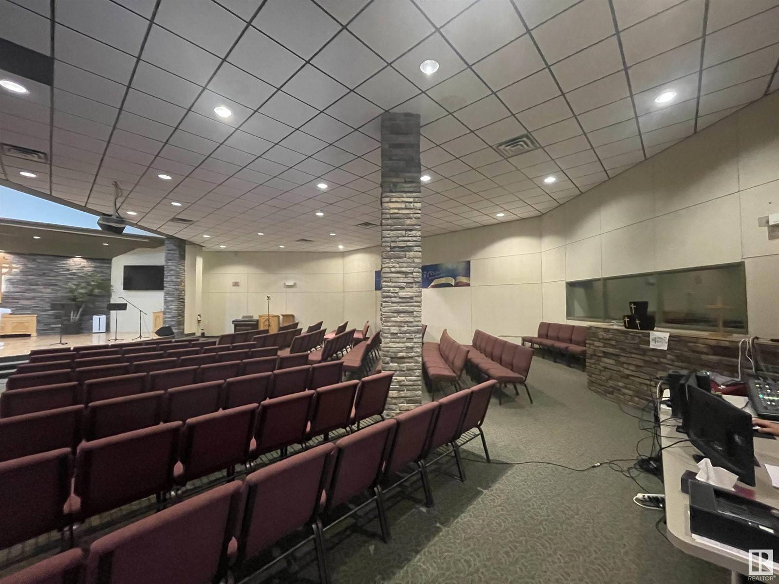 Edmonton, AB T6A2R2,9920 67 ST NW
