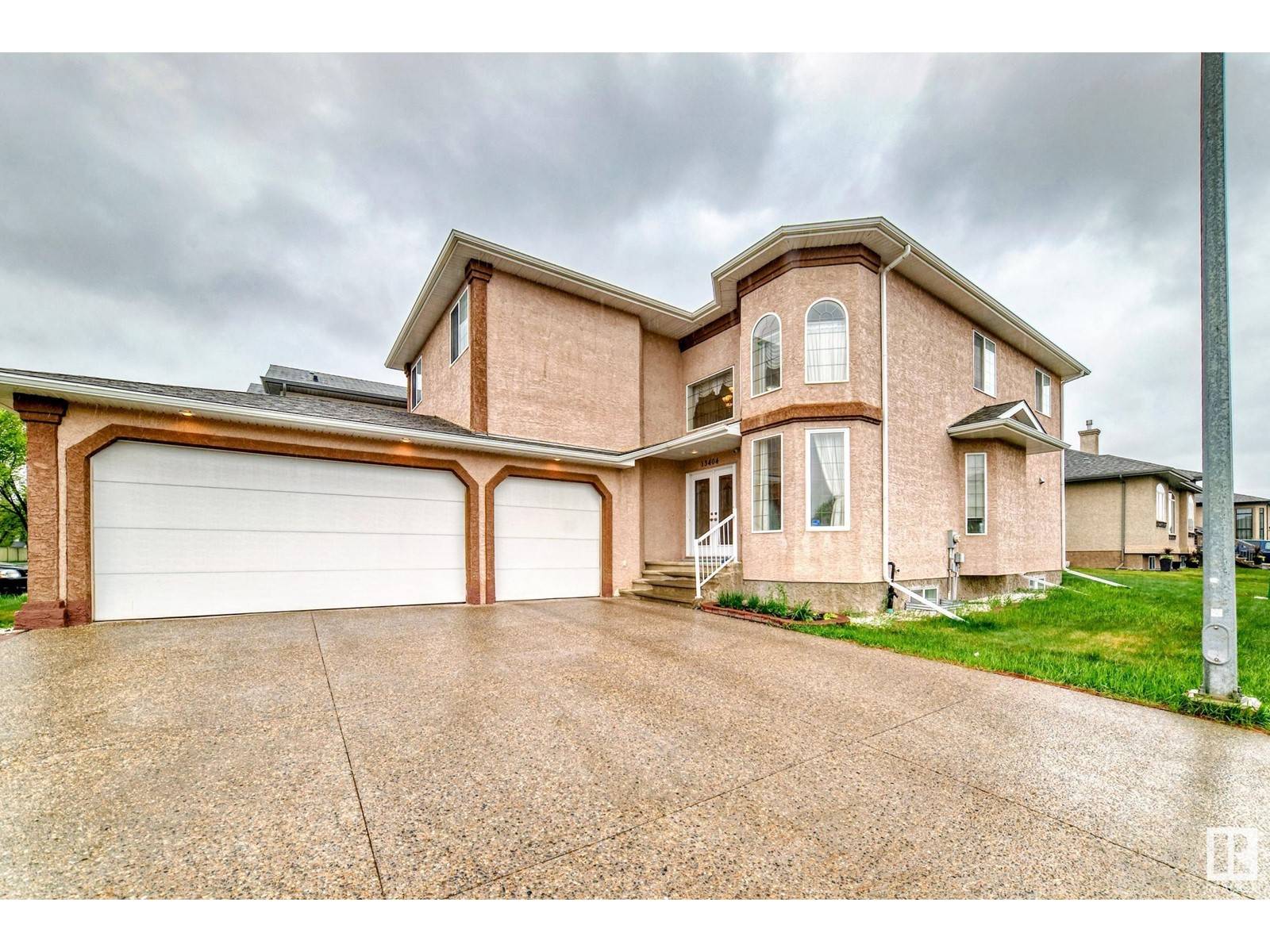 Edmonton, AB T6V0B9,13404 160 AV NW