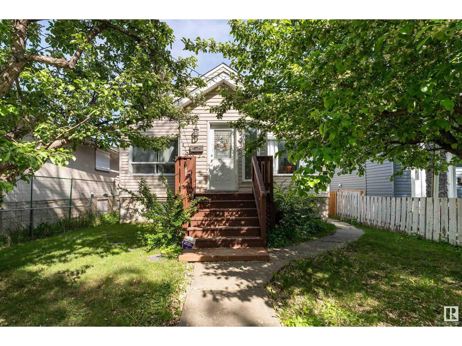 Edmonton, AB T5G1C6,11537 93 ST NW