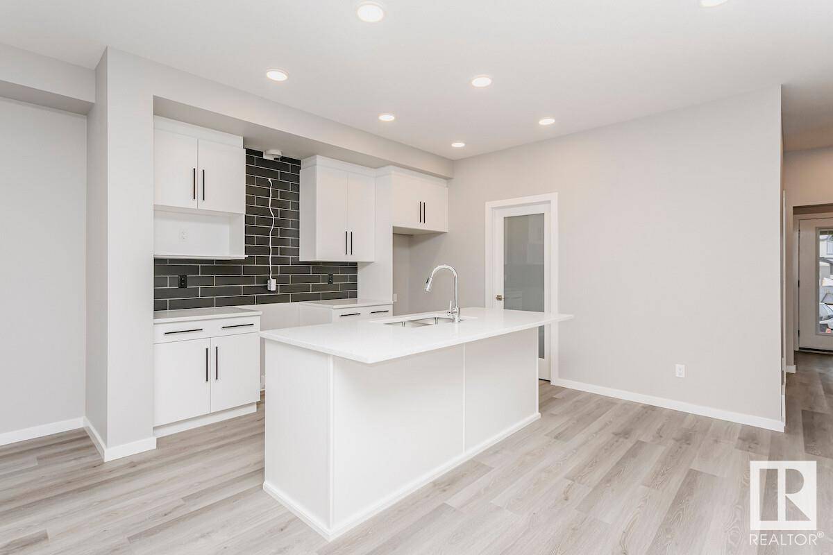 Edmonton, AB T6X1A3,774 Mattson DR SW