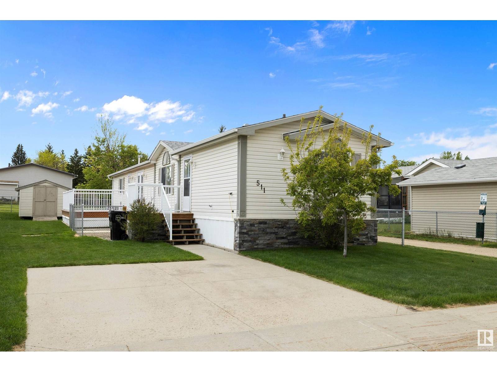Edmonton, AB T6P0B1,511 MAPLE WOOD CR NW