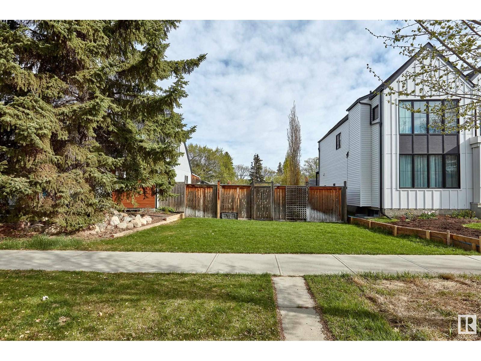 Edmonton, AB T6C0P1,9124 78 AV NW