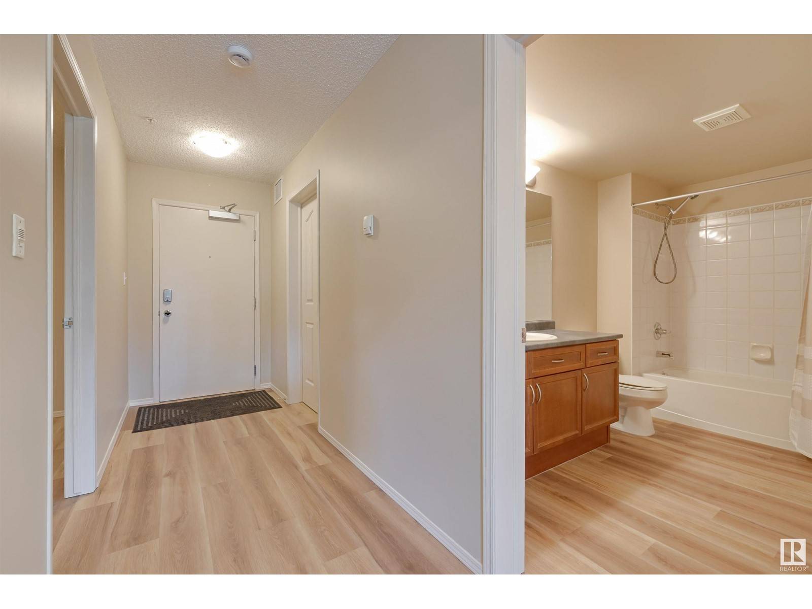 Edmonton, AB T5K2Y8,#310 10311 111 ST NW