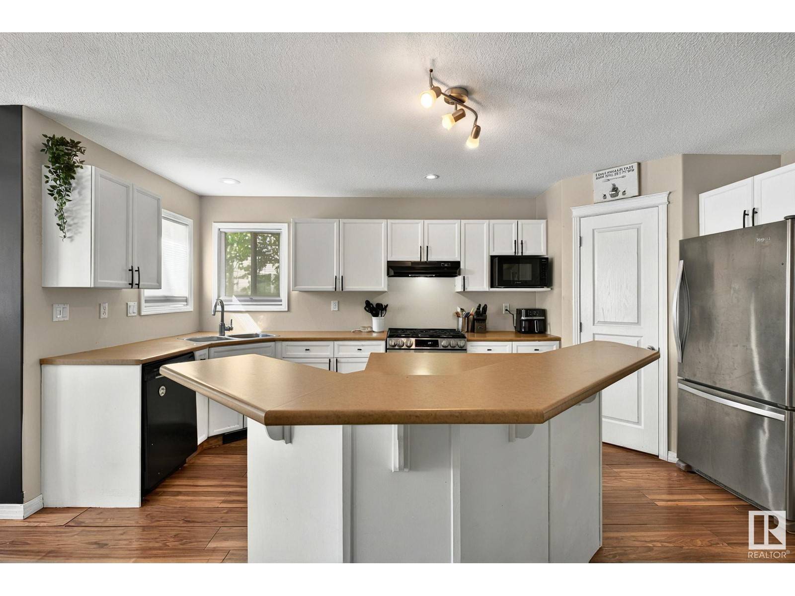 St. Albert, AB T8N7K1,42 EASTGATE WY