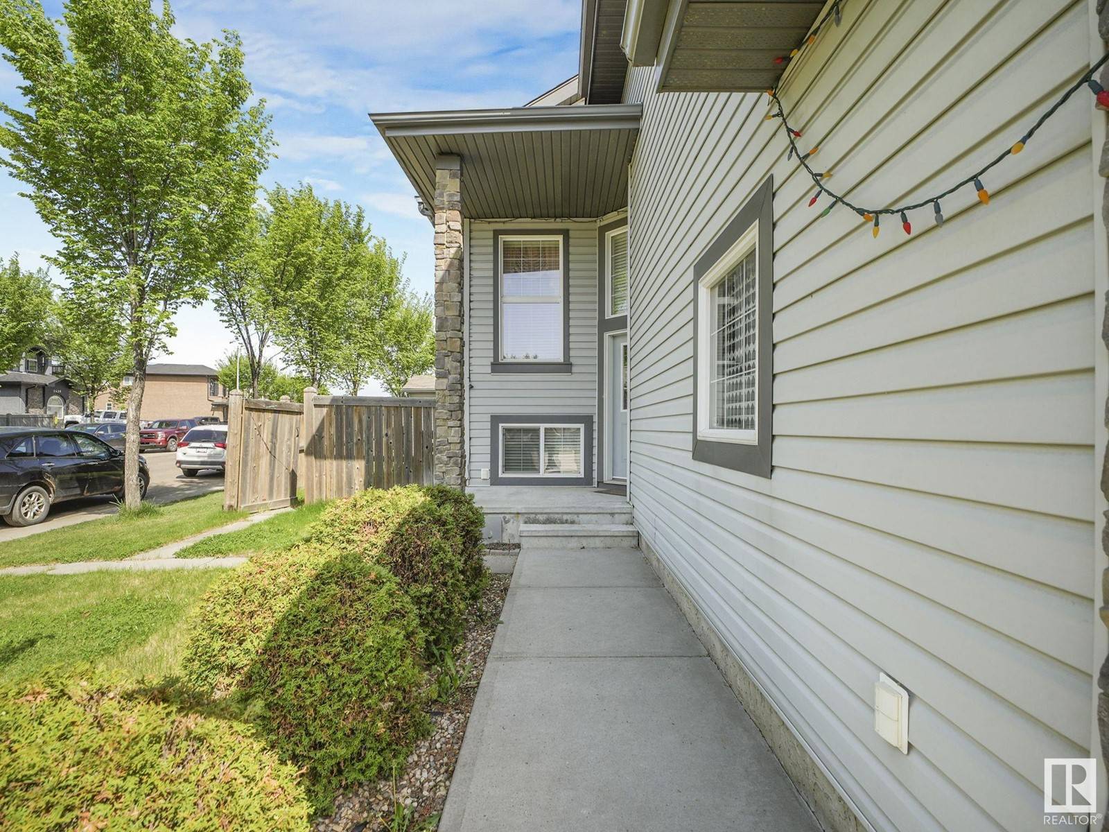 Edmonton, AB T5Z0B6,17039 74 ST NW