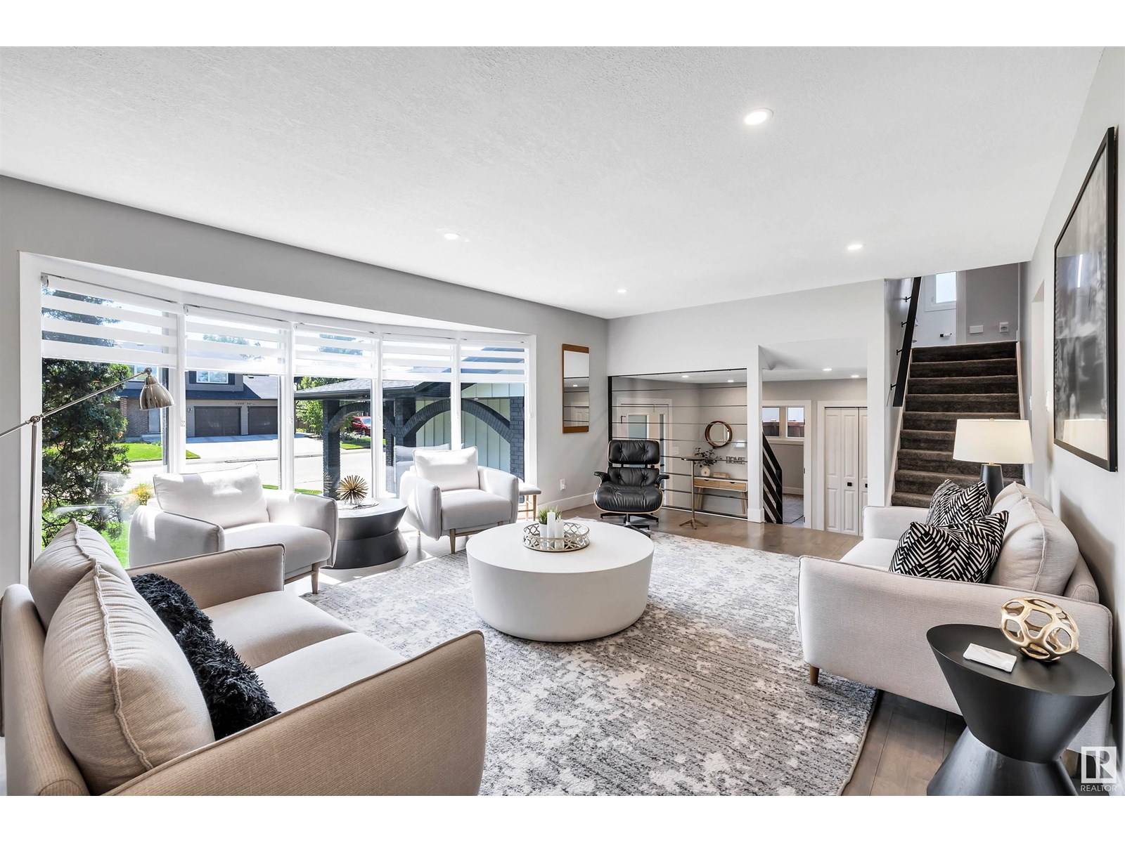 Edmonton, AB T6J3M5,11230 34A AV NW