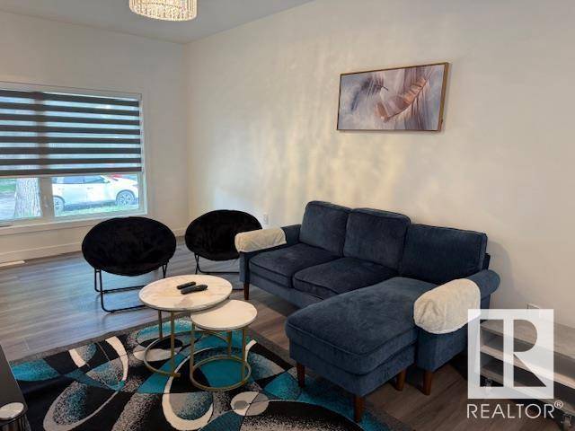 Edmonton, AB T6G0C3,10947 73 AV NW