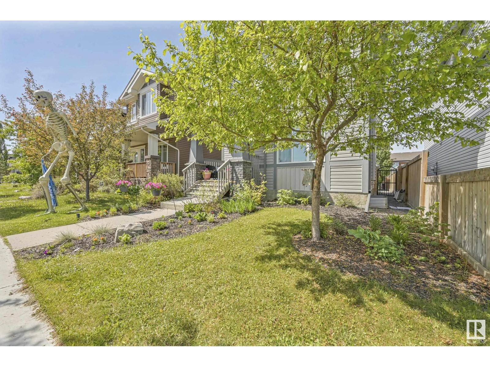 Edmonton, AB T6W2N9,7218 ARMOUR CR SW