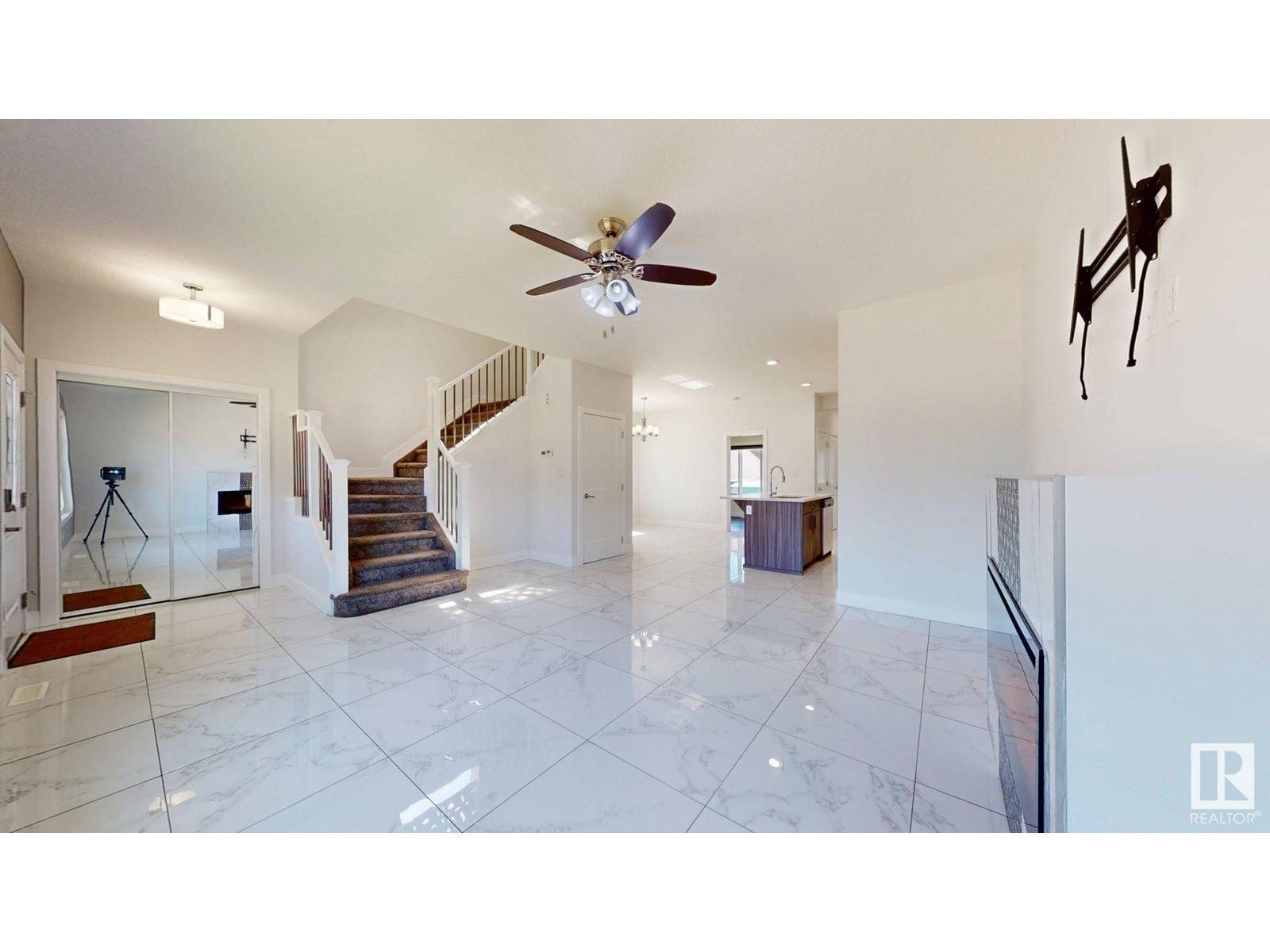 Edmonton, AB T6W3K4,1210 163 ST SW