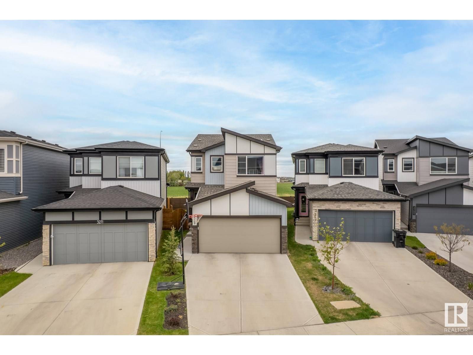 Edmonton, AB T6W5B5,3269 KULAY WY SW