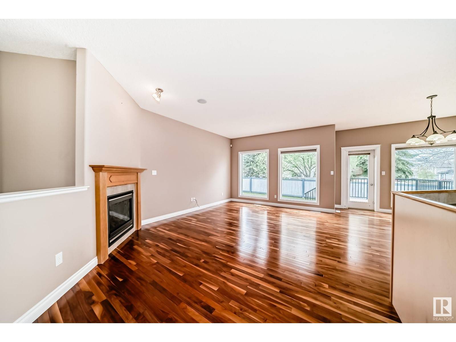 Spruce Grove, AB T7X4R6,1 LONGVIEW CR