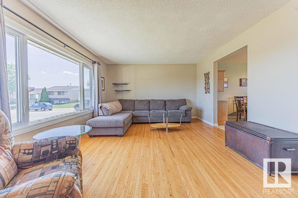Edmonton, AB T5C1N8,13435 81 ST NW