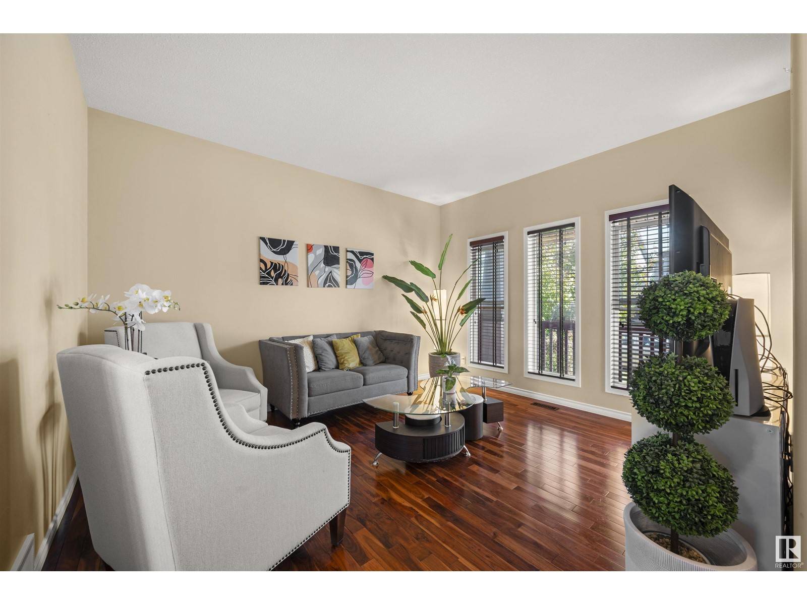 Edmonton, AB T6M0H4,21232 58 AV NW