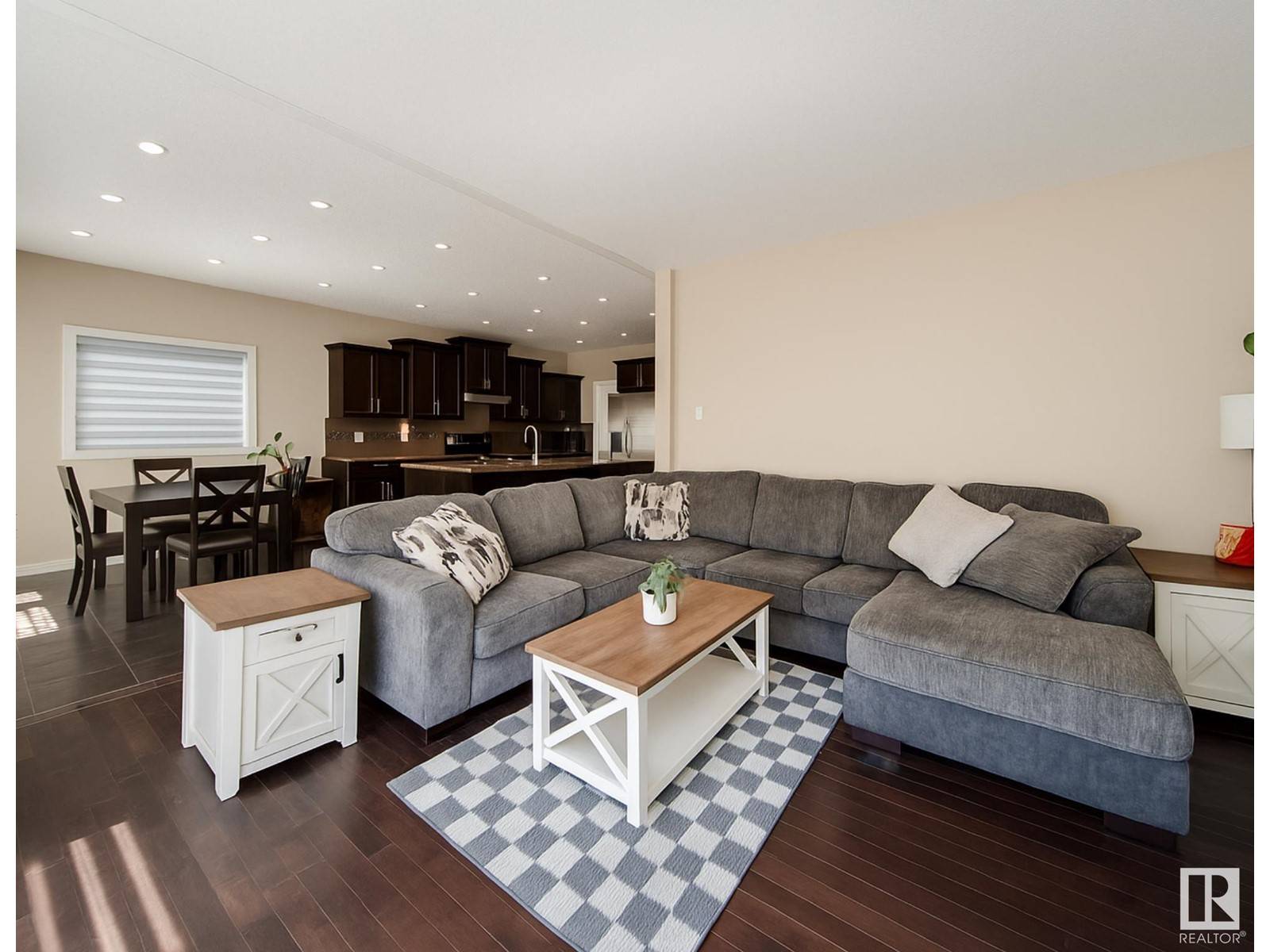 Edmonton, AB T6W0Z9,11535 16 AV SW