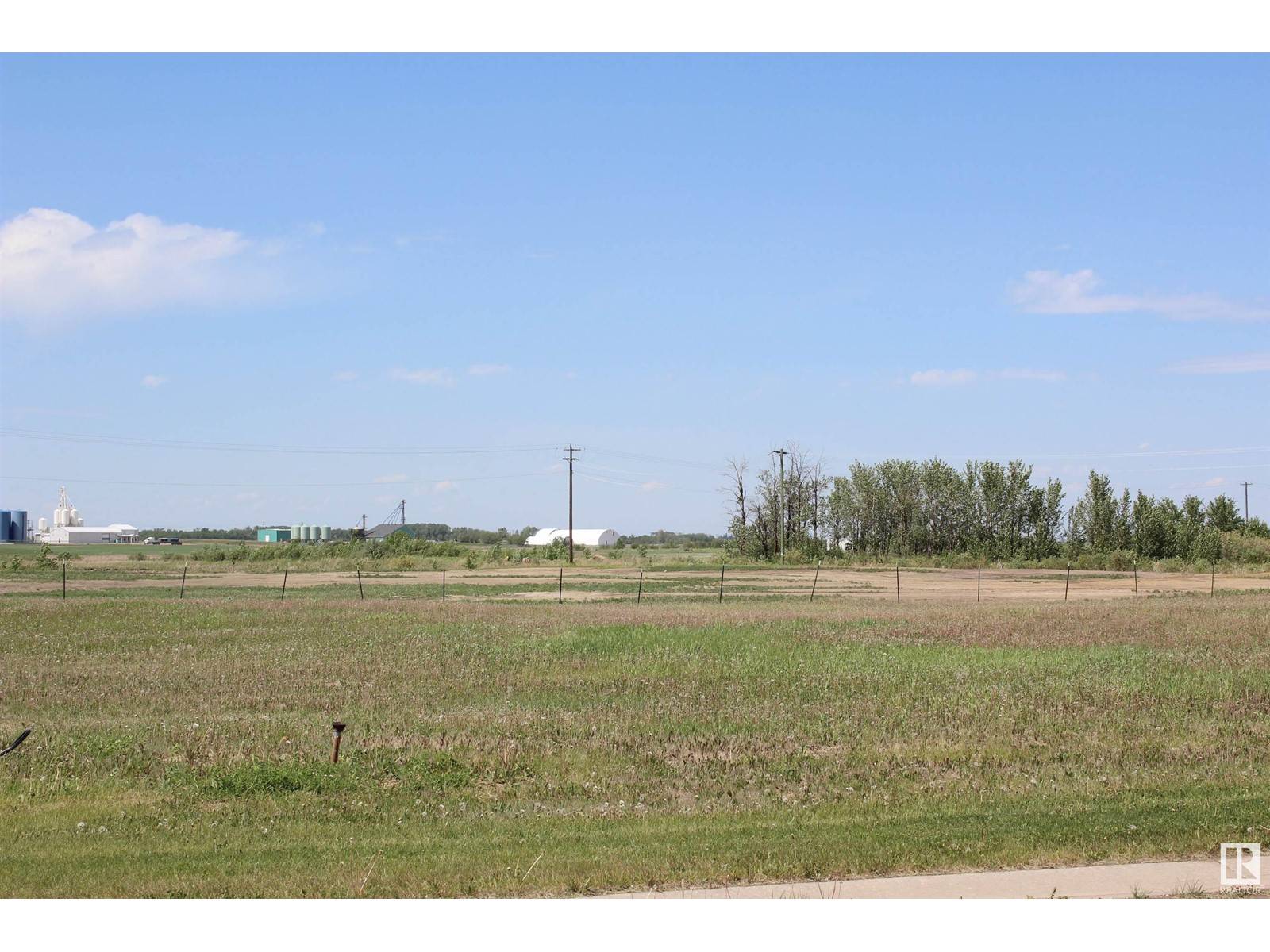 Mundare, AB T0B3H0,16 Whitetail DR