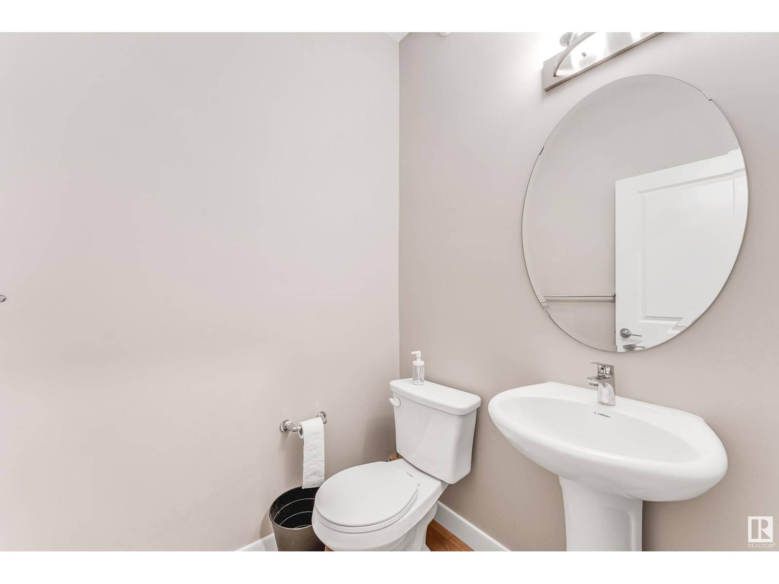 Edmonton, AB T6X2Z6,9474 PEAR CR SW