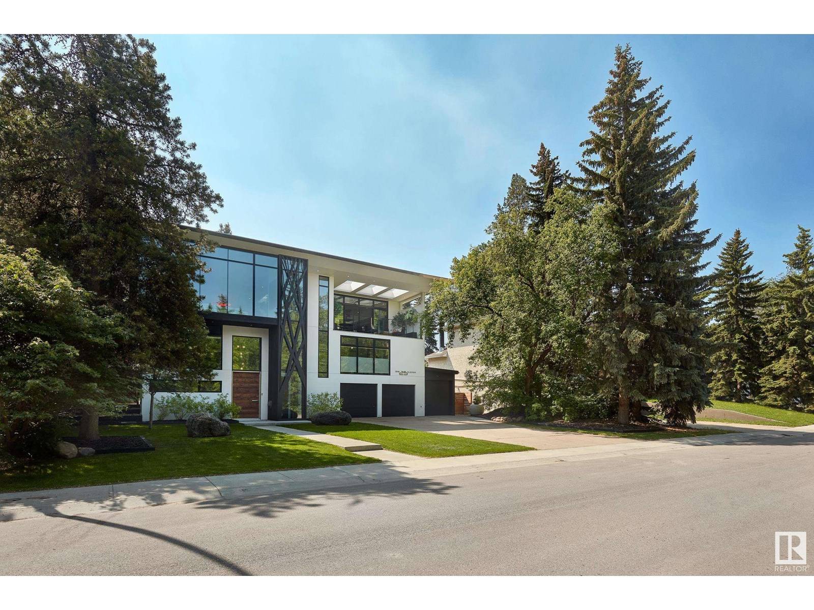 Edmonton, AB T6H4K5,12511 GRAND VIEW DR NW