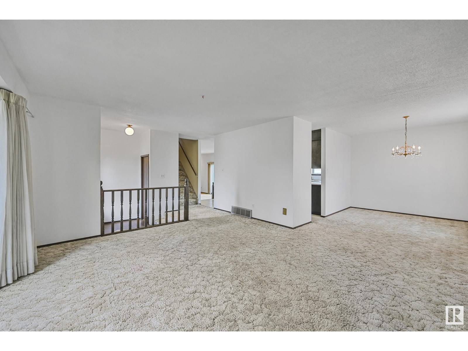 Edmonton, AB T5X3R7,12254 143 AV NW