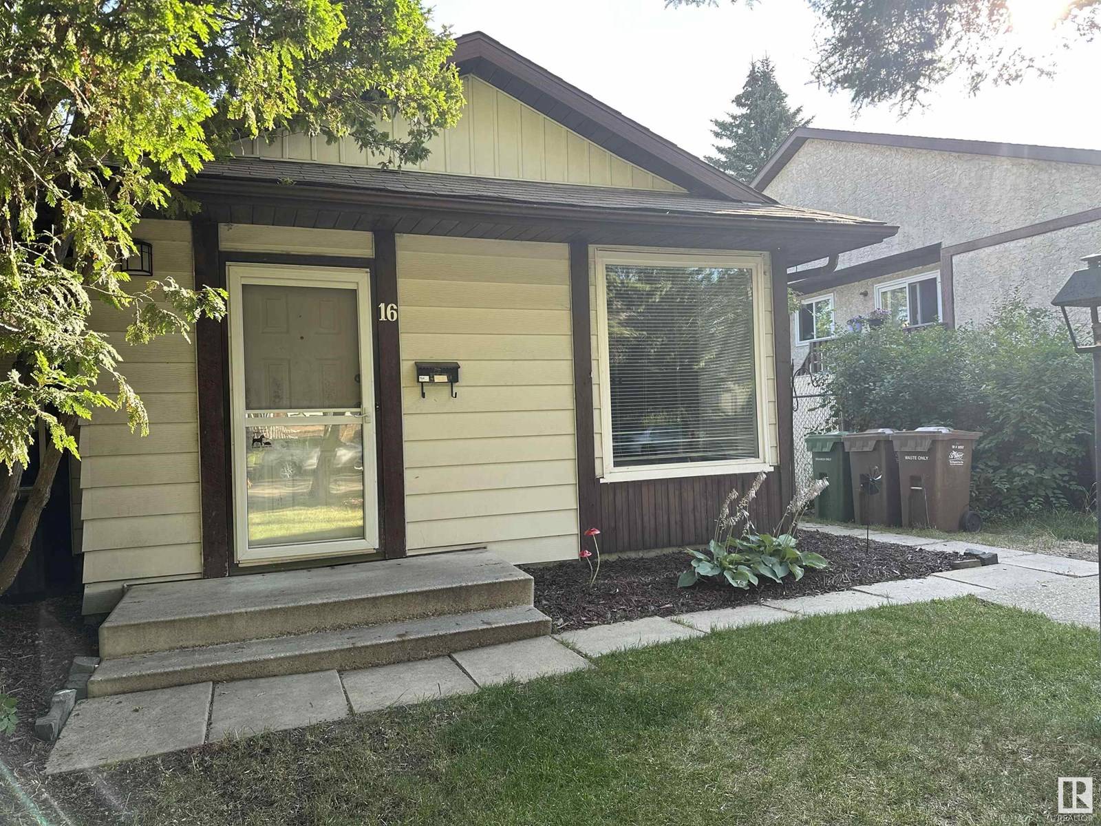 St. Albert, AB T8N3K5,16 GARETH PL