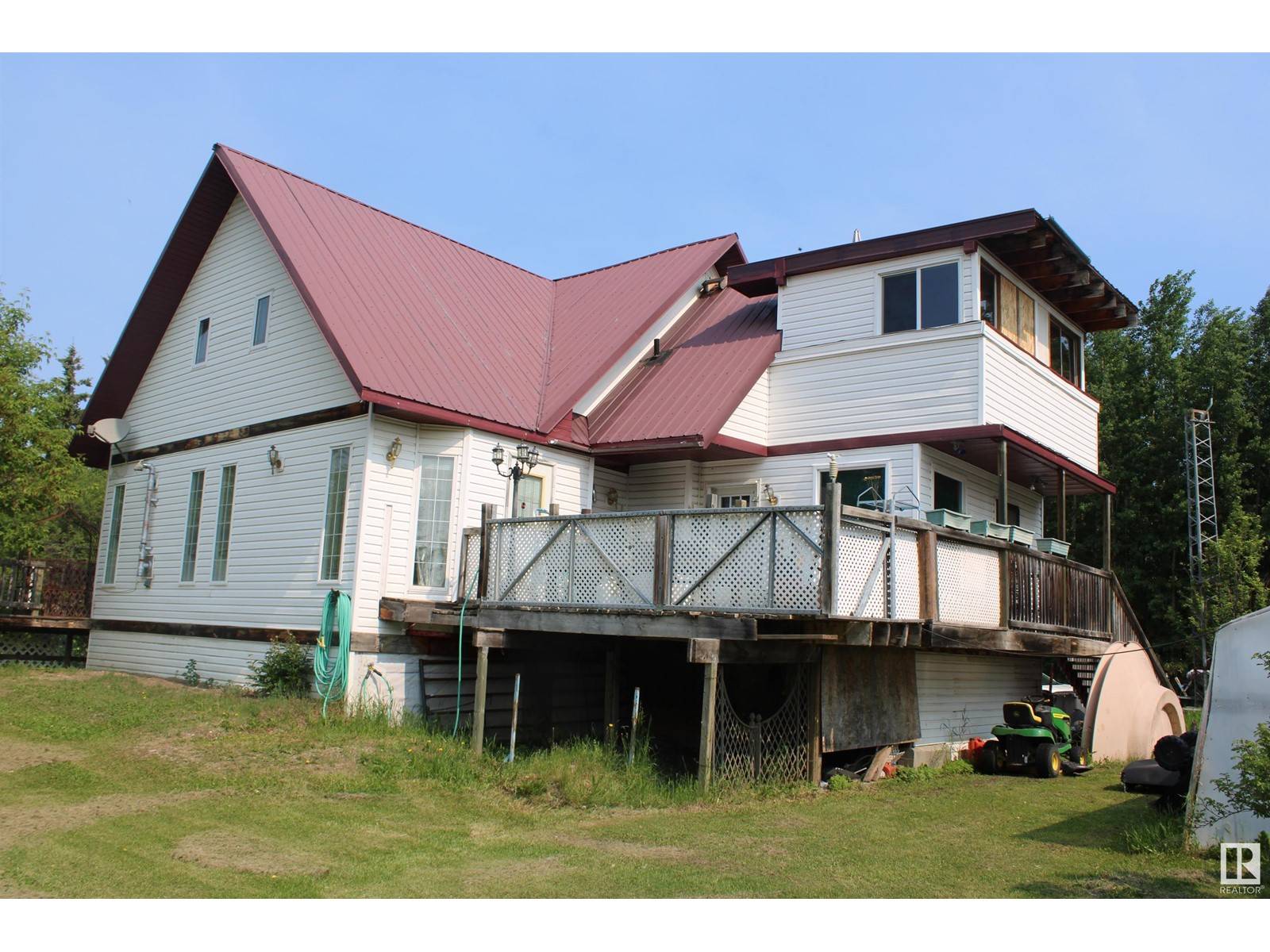 Rural Lac Ste. Anne County, AB T0E0A0,29 power DR