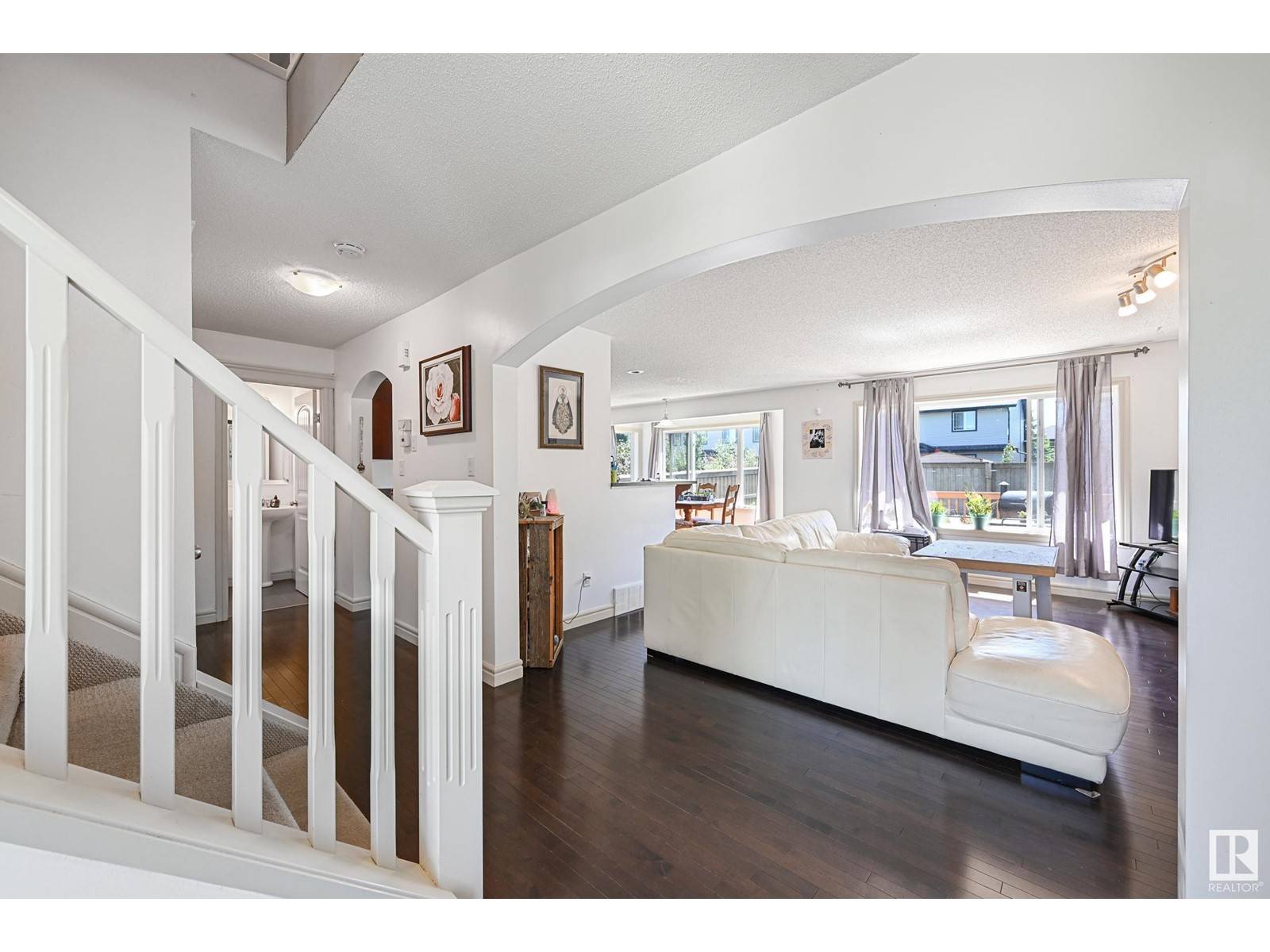 Edmonton, AB T6R0L4,8411 SLOANE CR NW