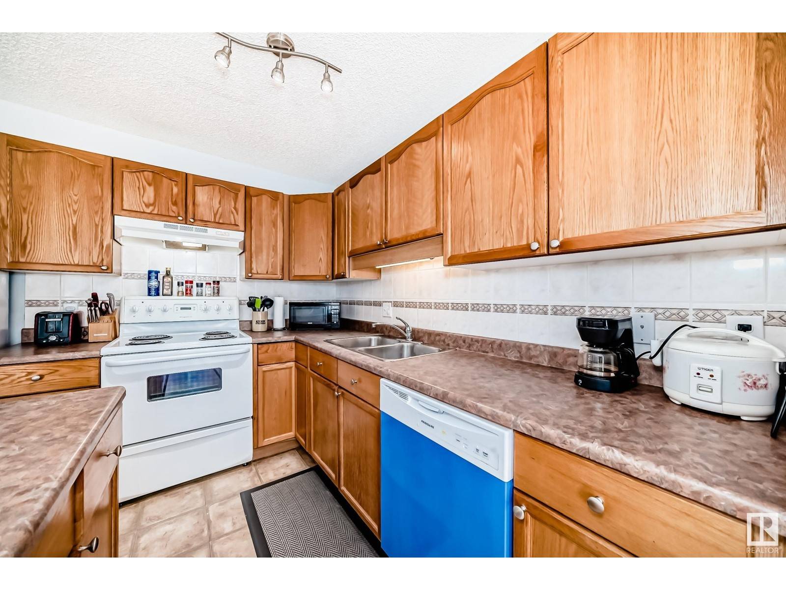 Edmonton, AB T6W1L9,12134 16 AV SW