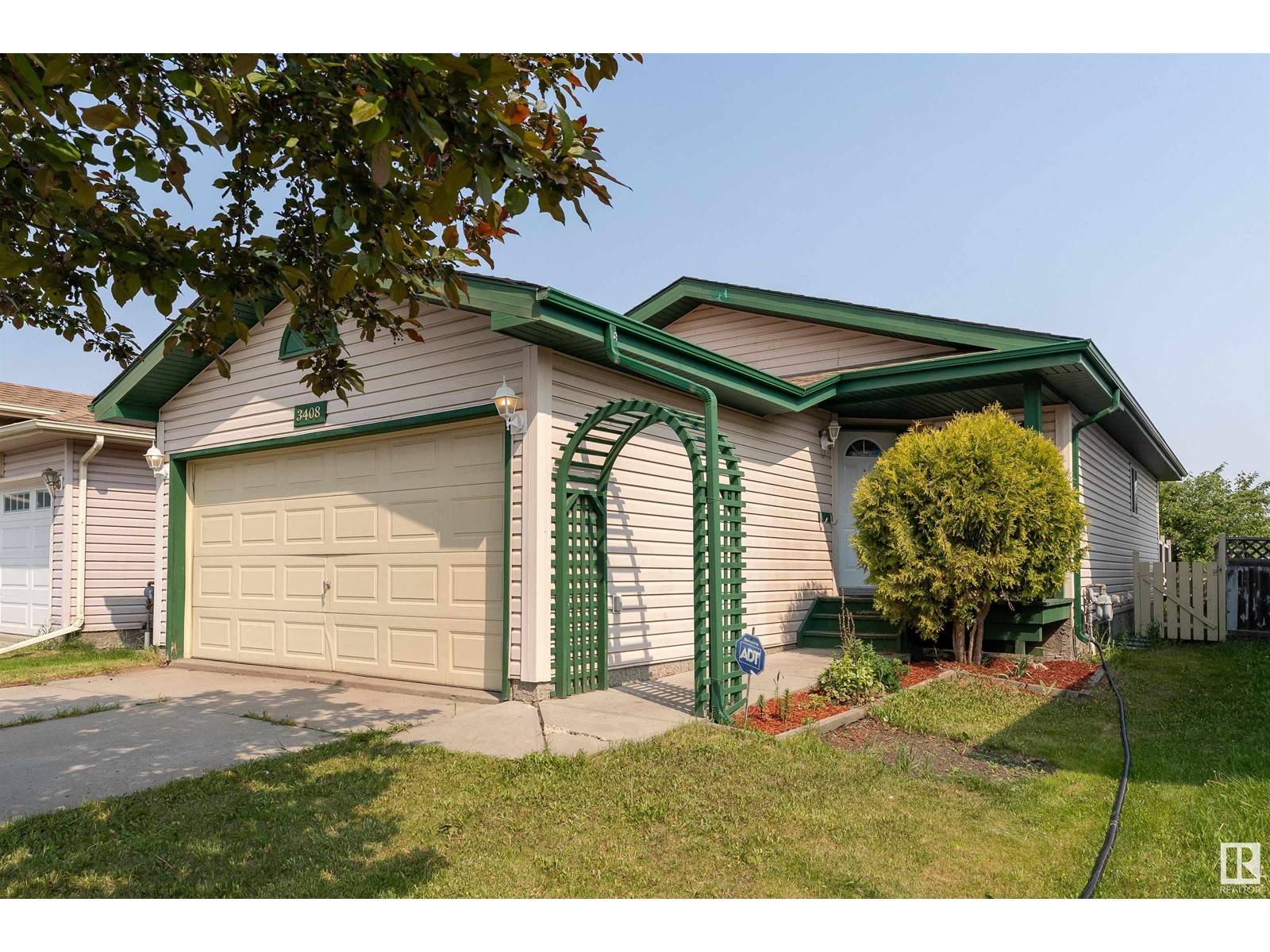 Edmonton, AB T5A5C6,3408 132 AV NW