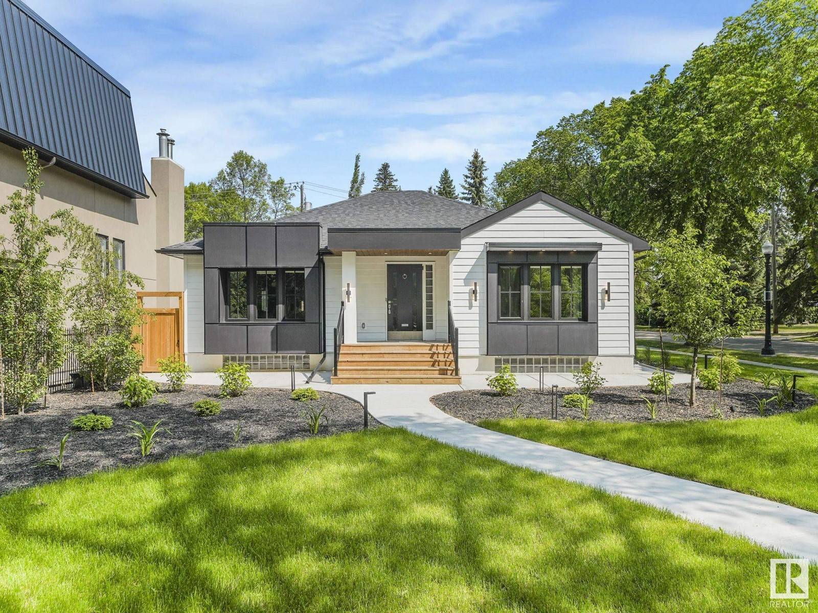 Edmonton, AB T5N0R7,13002 GLENORA CR NW